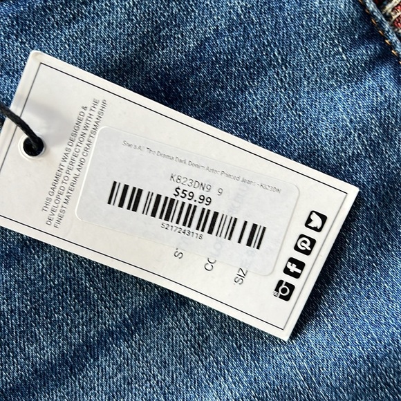 NWT Judy Blue Mid Rise Relaxed Fit “She’s All The Drama” Aztec Printed Jeans - Picture 6 of 7